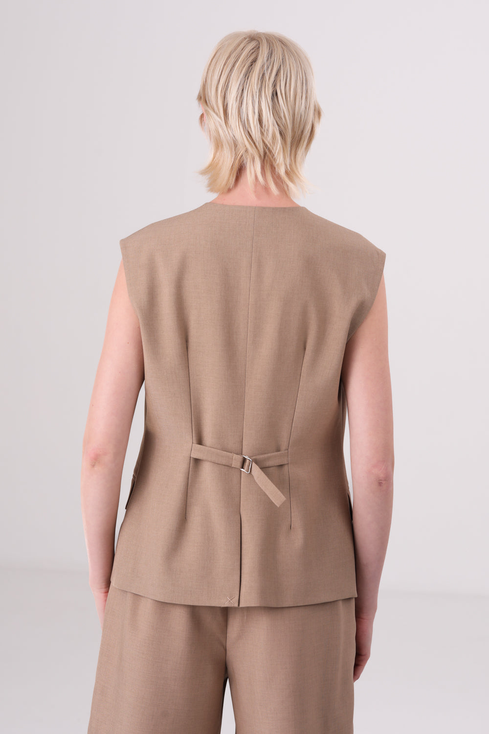 ווסט מחויט בצבע מוקה