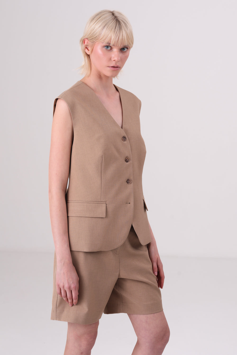 ווסט מחויט בצבע מוקה