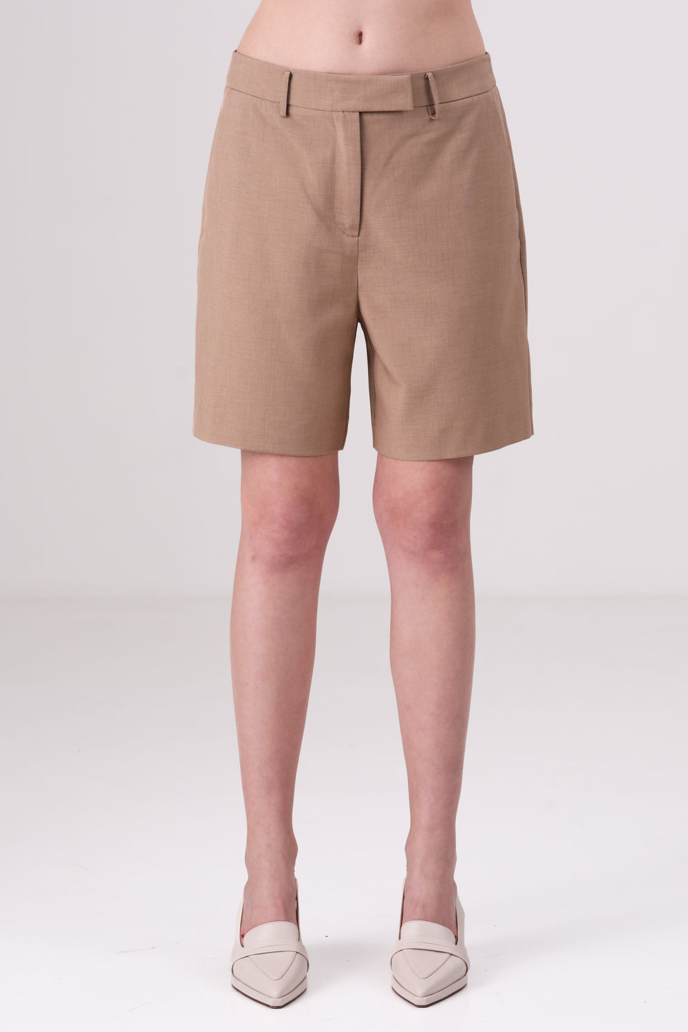 מכנס ברמודה מחויט בצבע מוקה