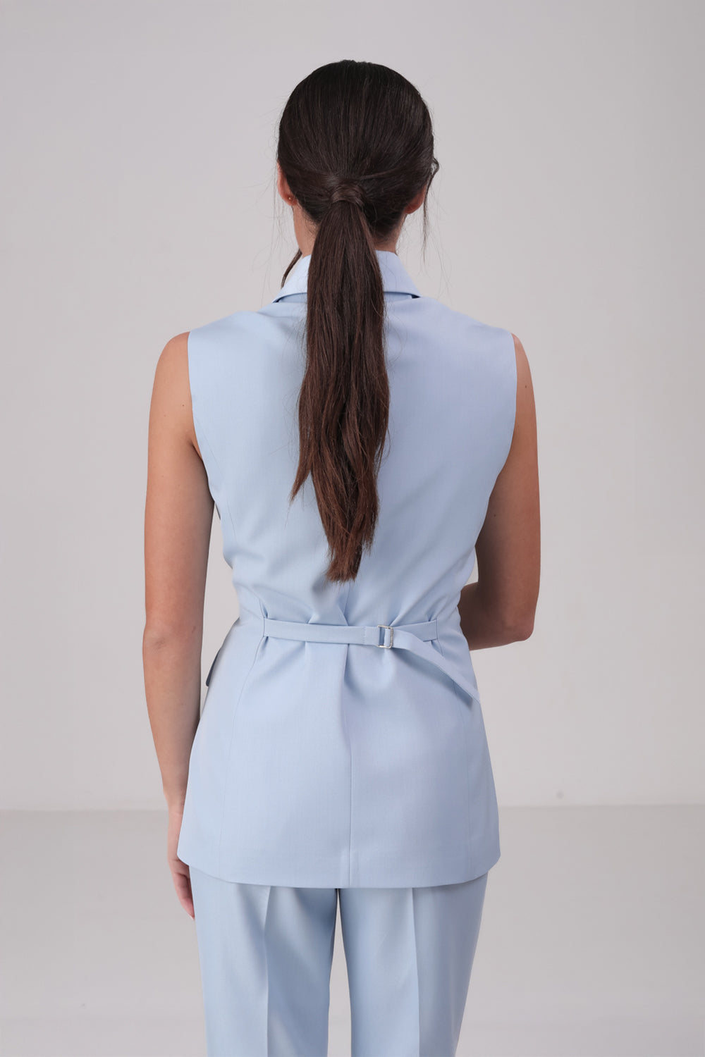 ווסט בסגנון מחויט לנשים