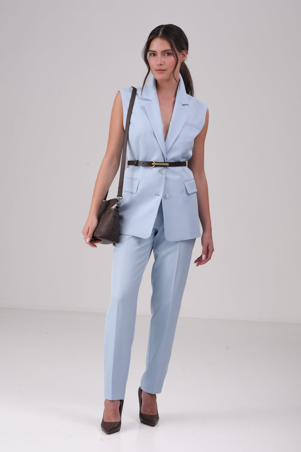 ווסט בסגנון מחויט לנשים