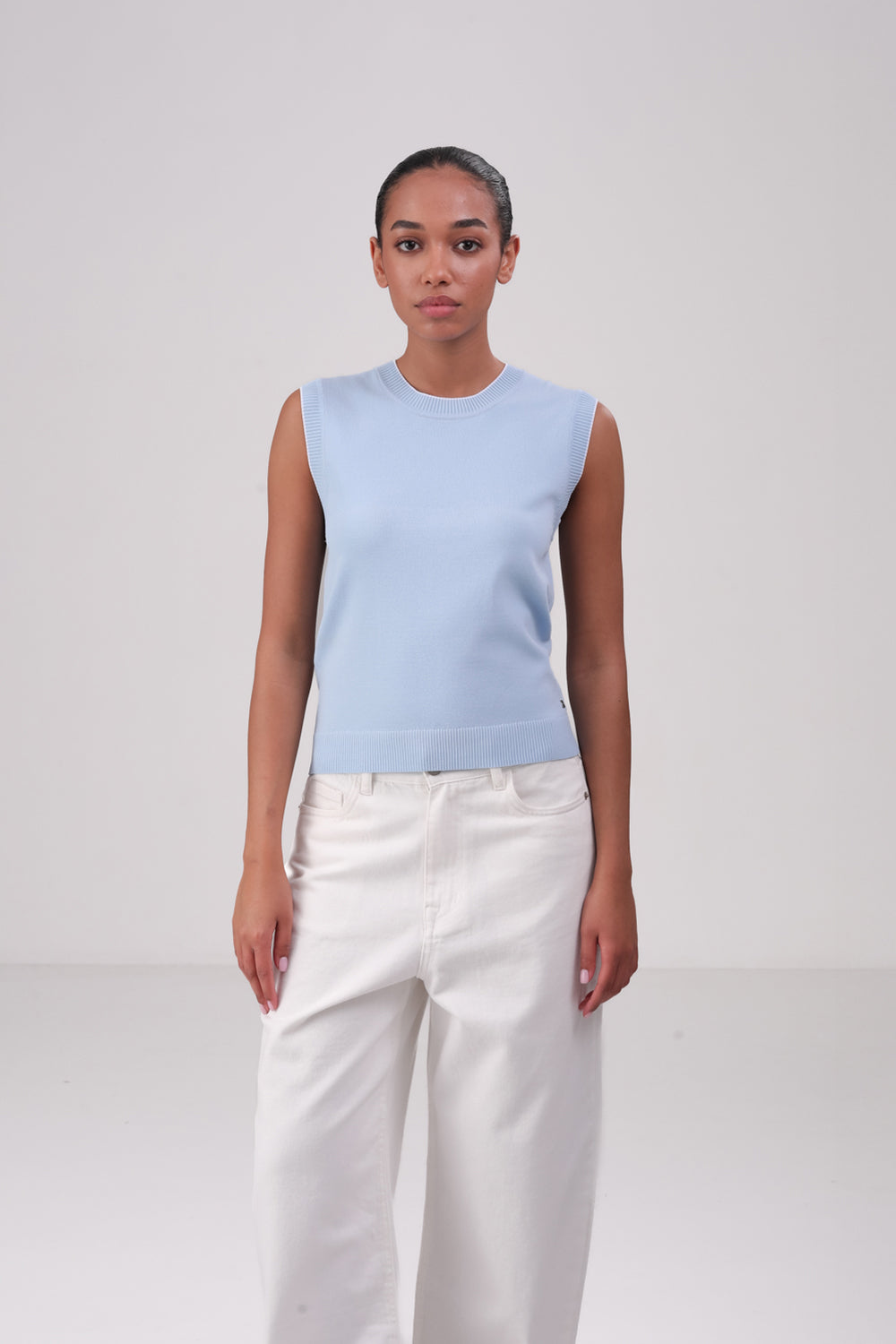 גופיה סרוגה בגזרה ישרה