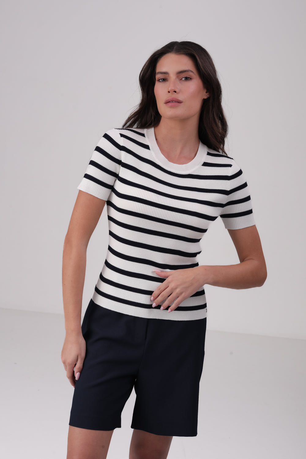 חולצת סריג פסים שרוולים קצרים
