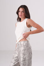 גופיית סריג ללא שרוולים עם טקסטורה לנשים