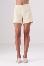 מכנס ברמודה מחויט לנשים