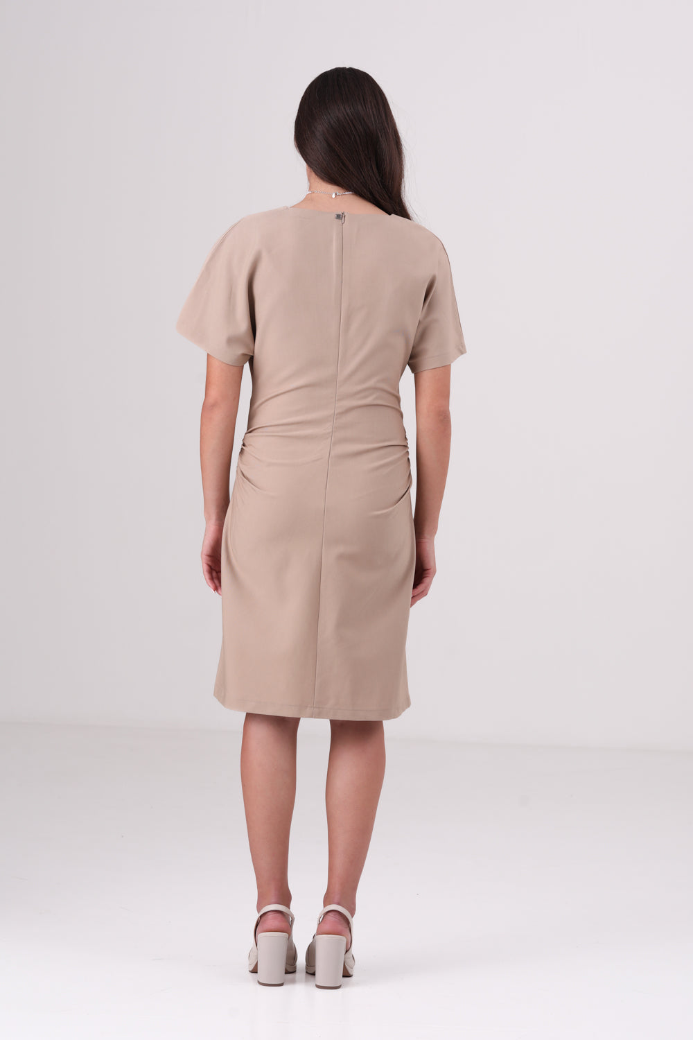 שמלה עם כיווצים לנשים