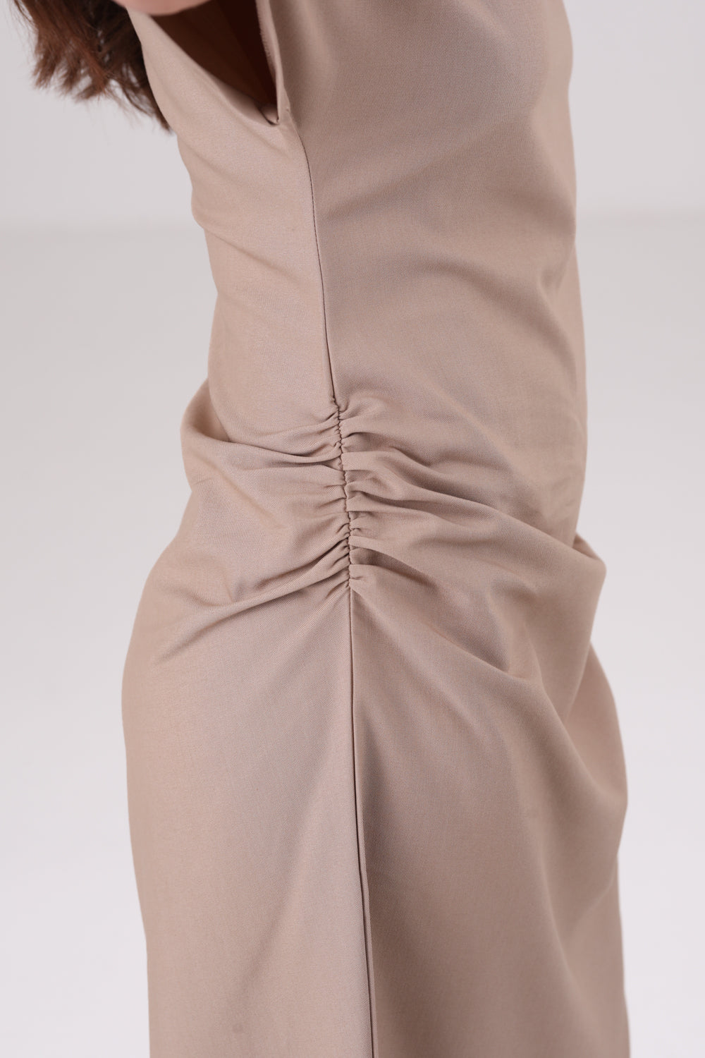 שמלה עם כיווצים לנשים