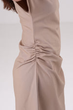 שמלה עם כיווצים לנשים