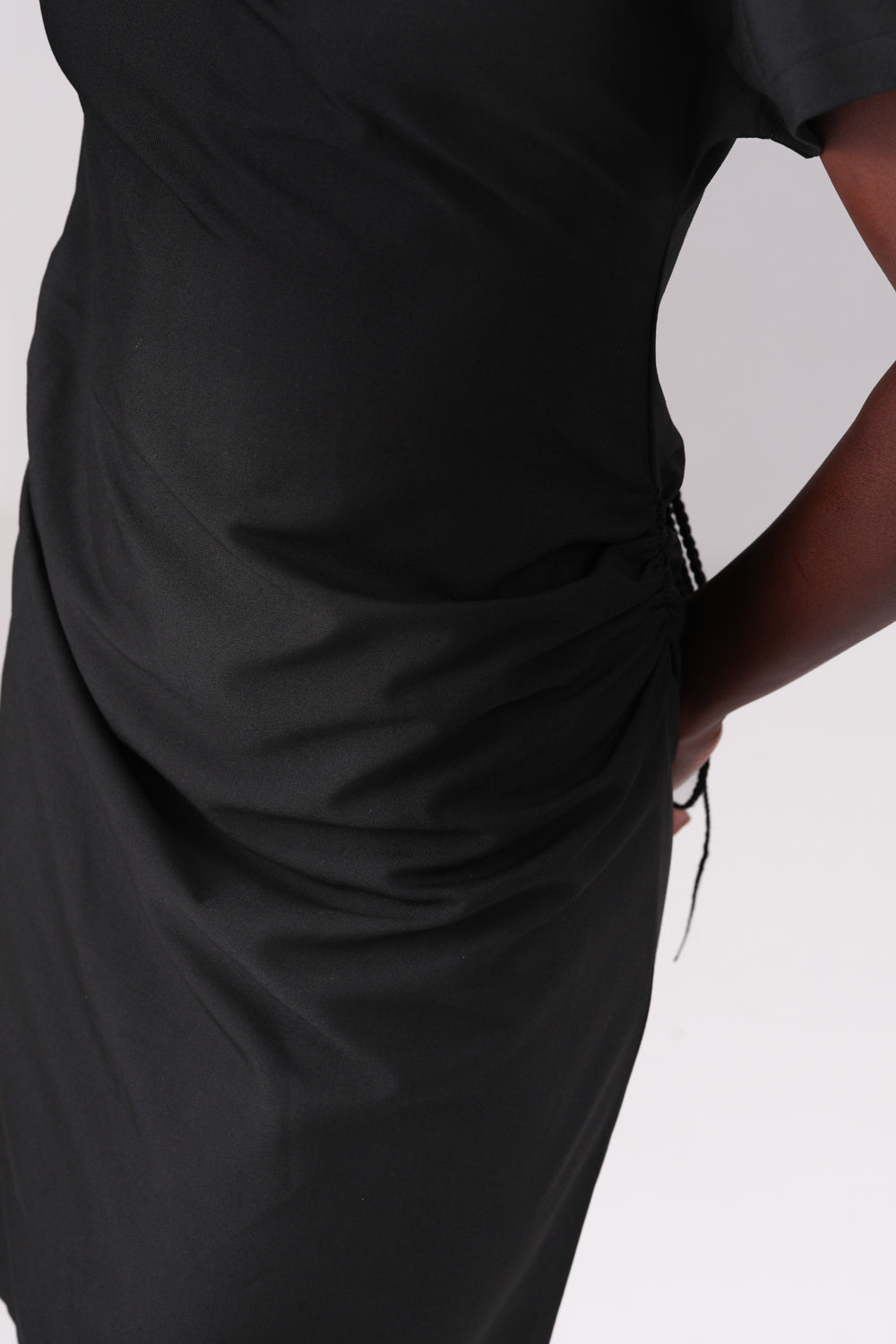 שמלה עם כיווצים לנשים