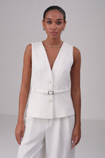 ווסט עם חגורת מותן בצבע לבן