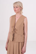 ווסט עם סגירת קשירה לנשים