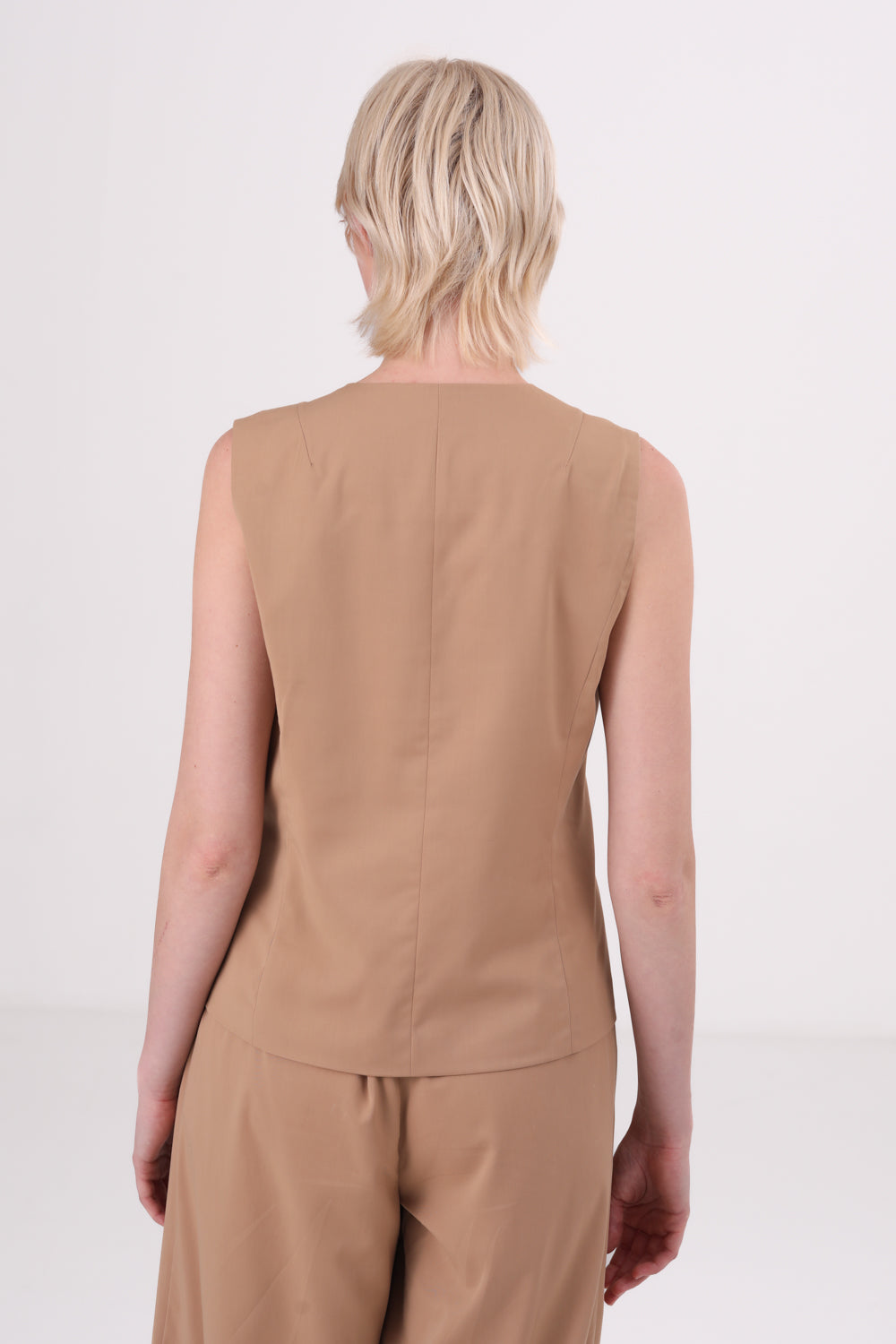 ווסט עם סגירת קשירה לנשים