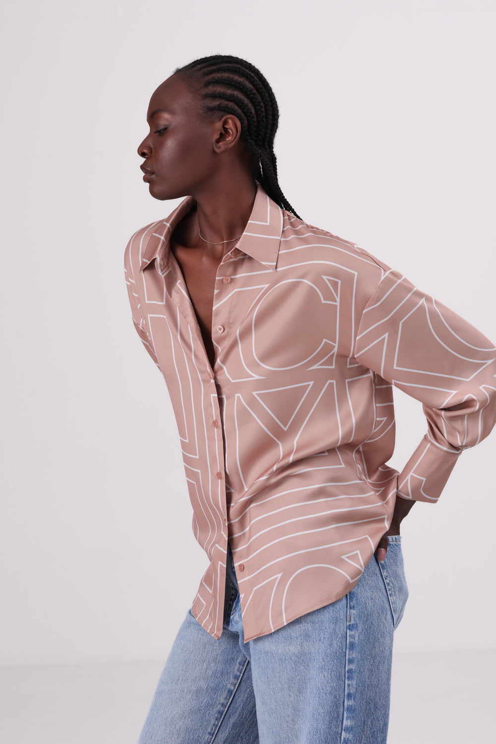 חולצה מכופתרת עם הדפס לוגו