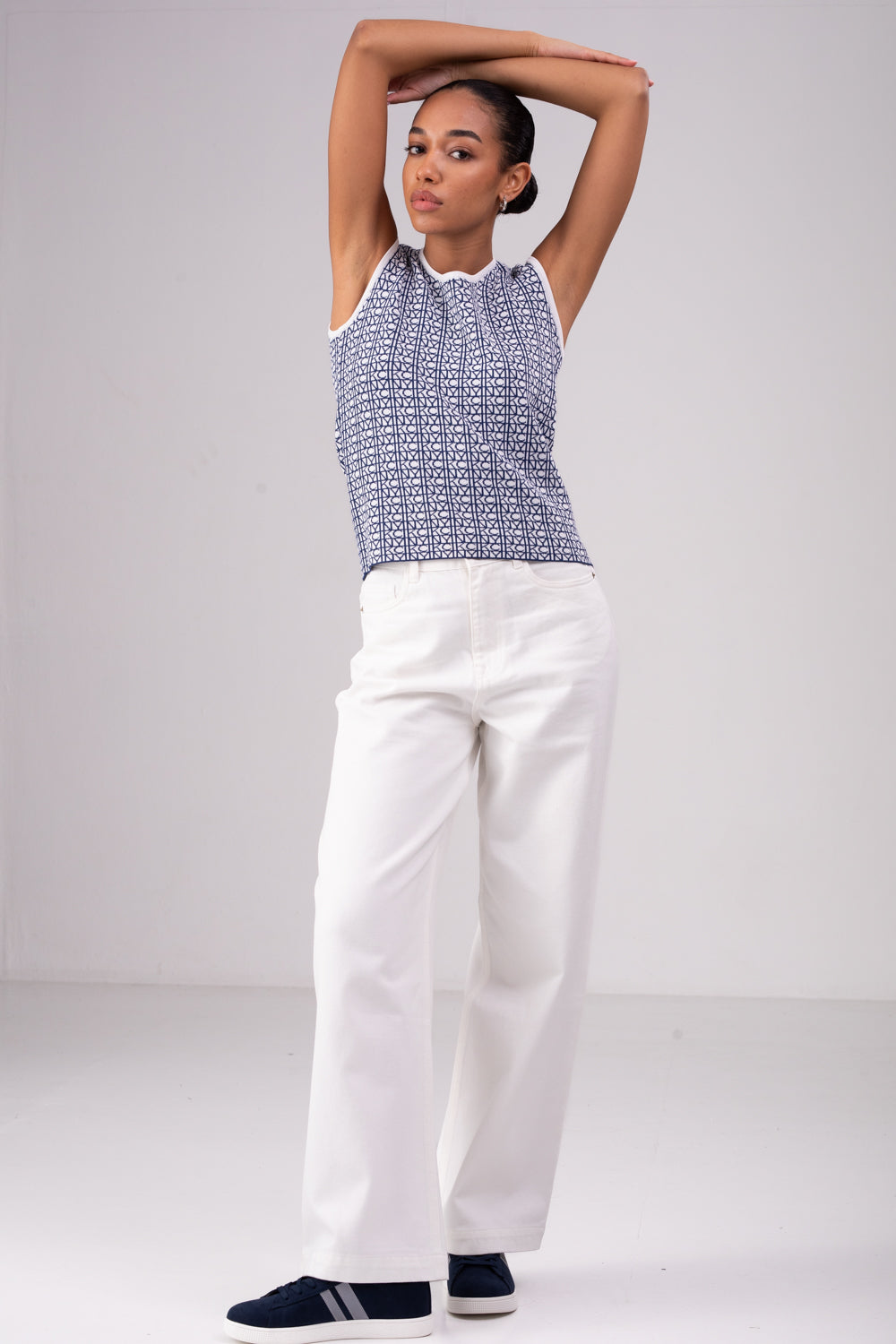 גופיית ז'קארד בגזרה ישרה