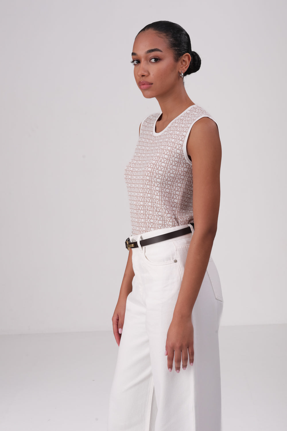 גופיית ז'קארד בגזרה ישרה