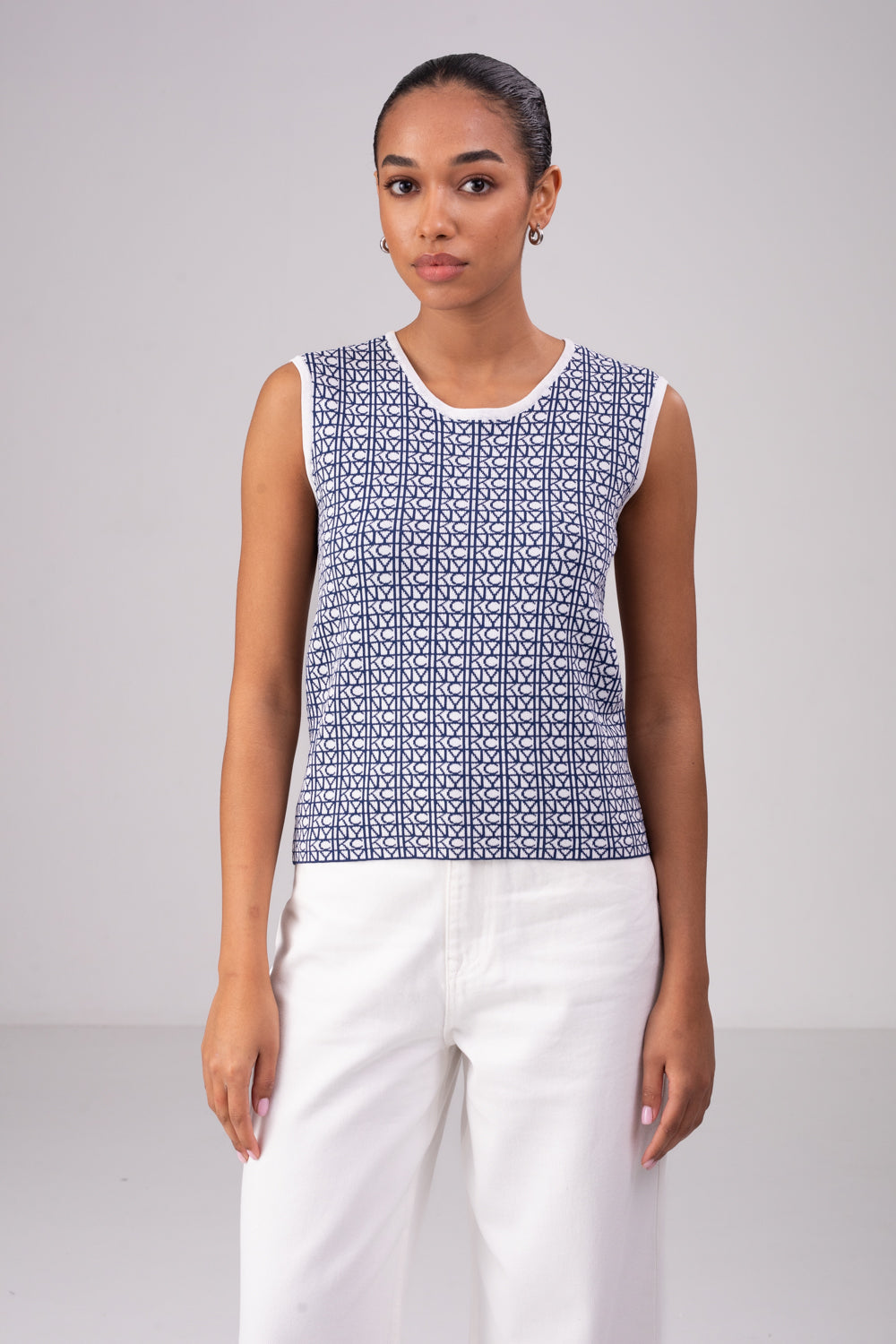 גופיית ז'קארד בגזרה ישרה