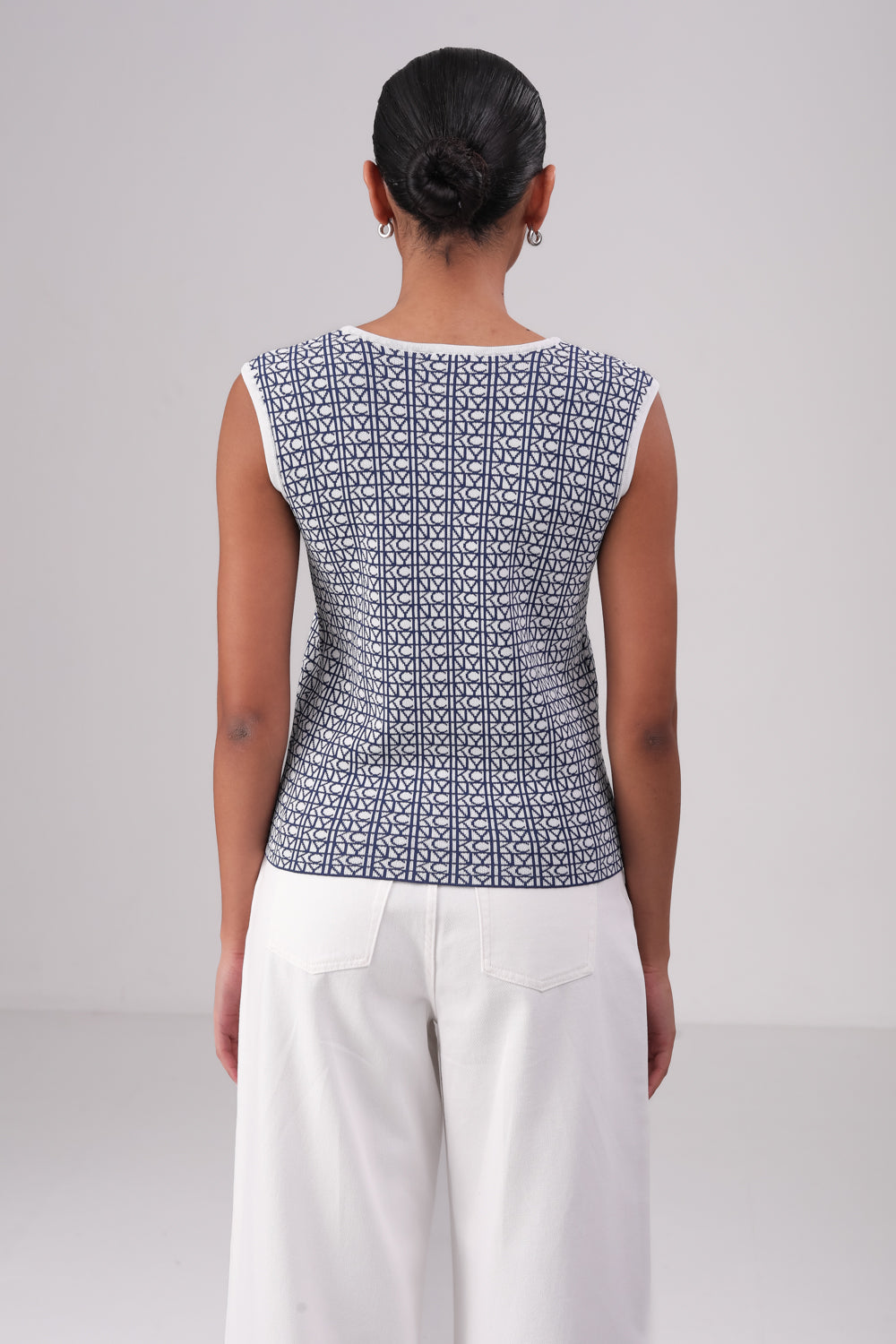 גופיית ז'קארד בגזרה ישרה