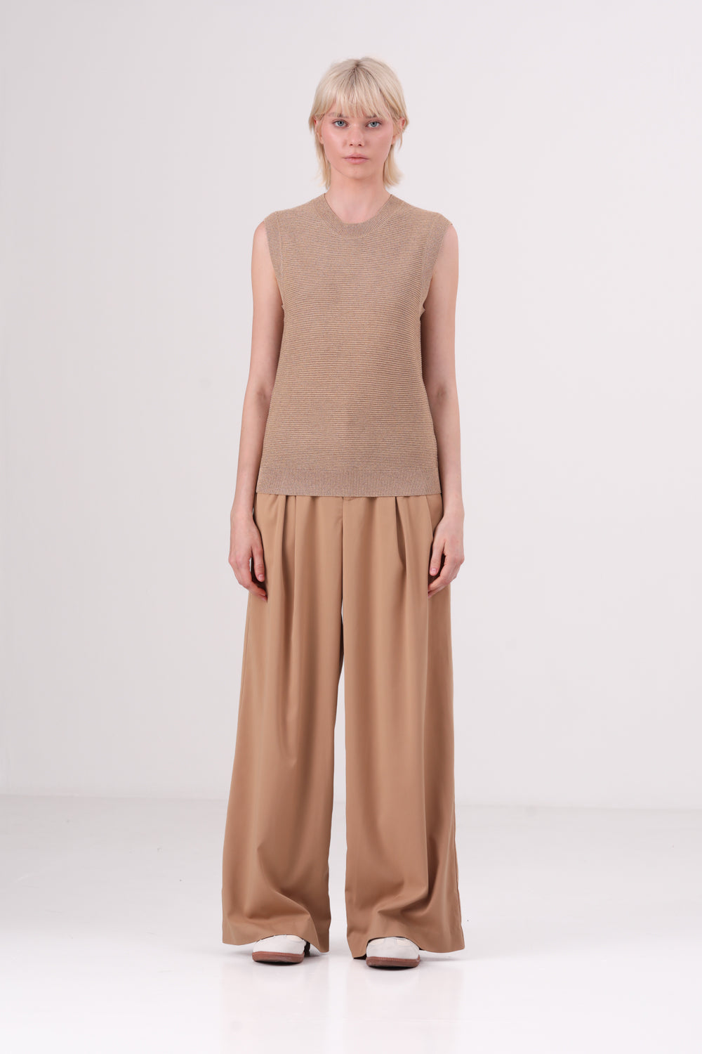 גופיית סריג מטאלי לנשים