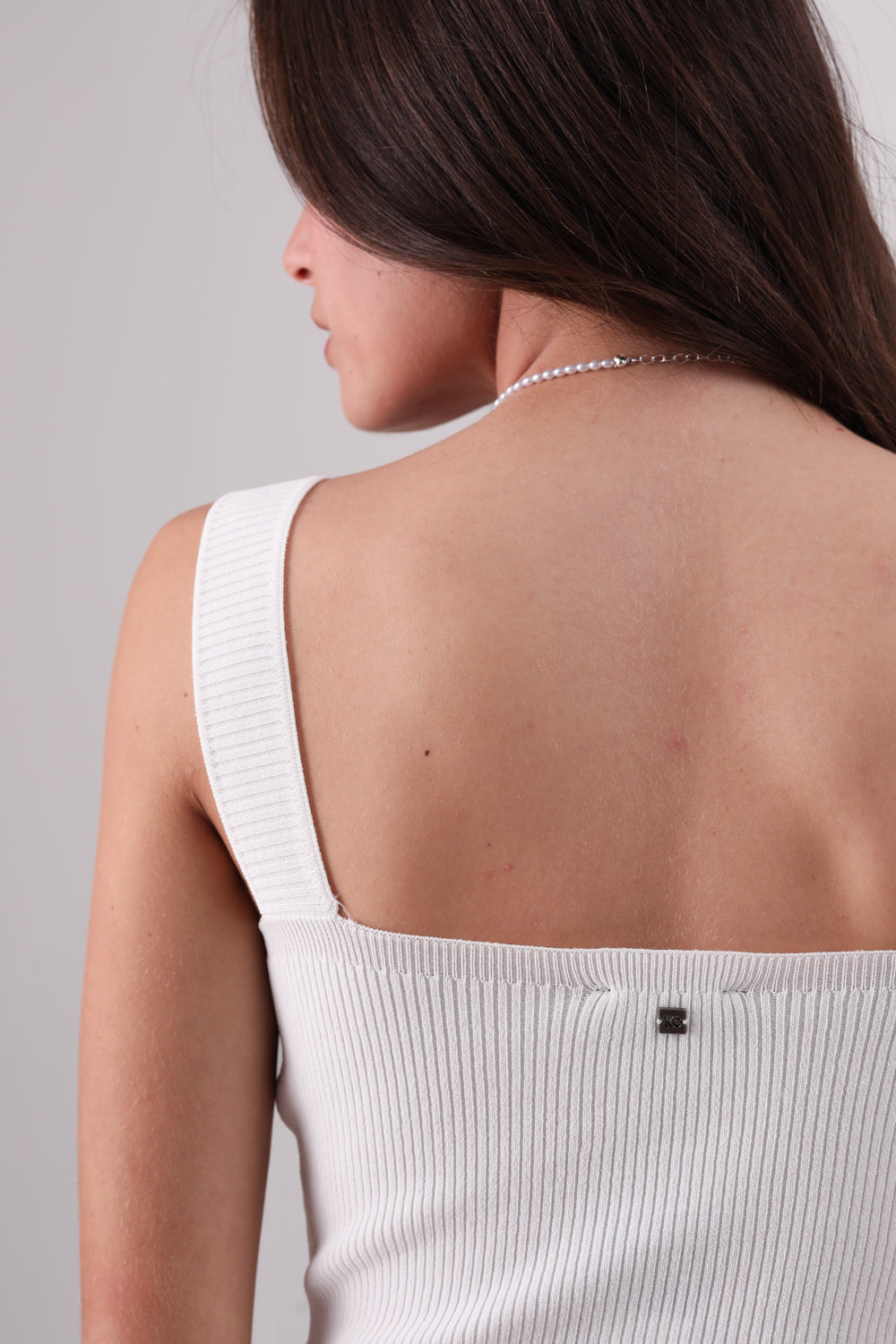 גופיית סריג עם כתפיות ריב לנשים