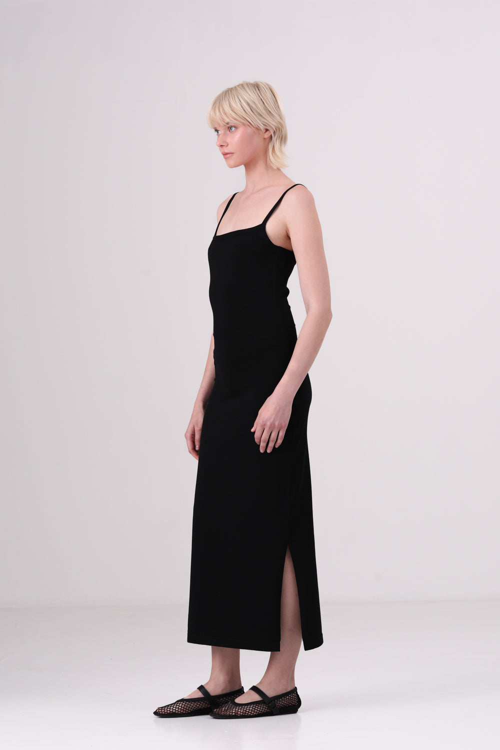 שמלת סריג מקסי בצבע שחור