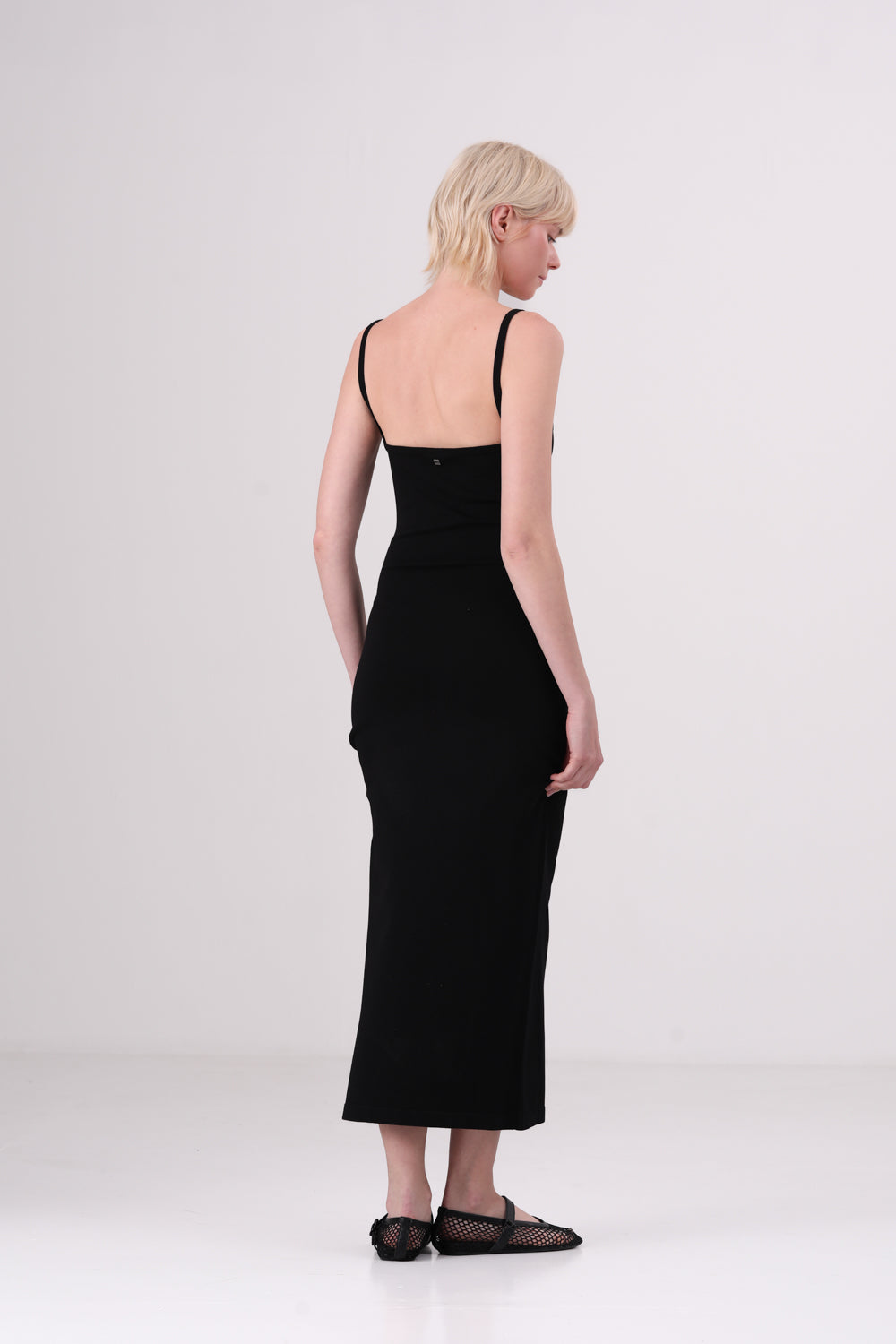 שמלת סריג מקסי בצבע שחור