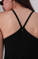 גופיית סריג בצבע שחור