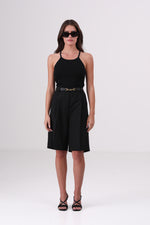 גופיית סריג בצבע שחור