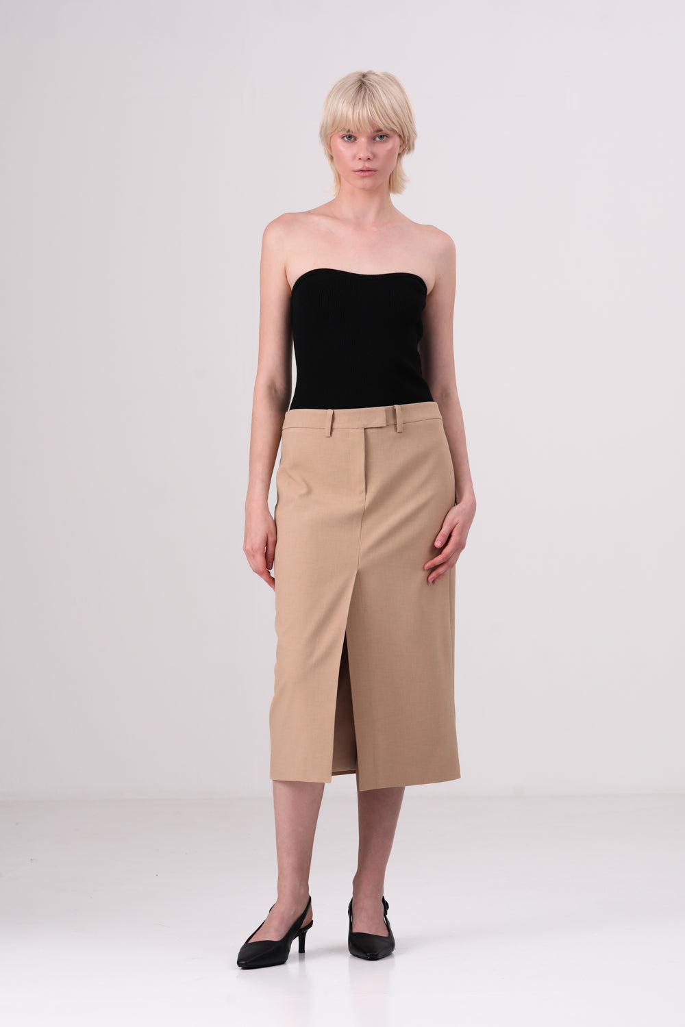 טופ סטרפלס סריג בצבע שחור