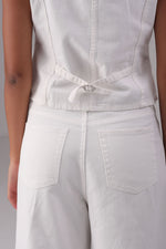 ג'ינס גזרה מתרחבת בצבע לבן