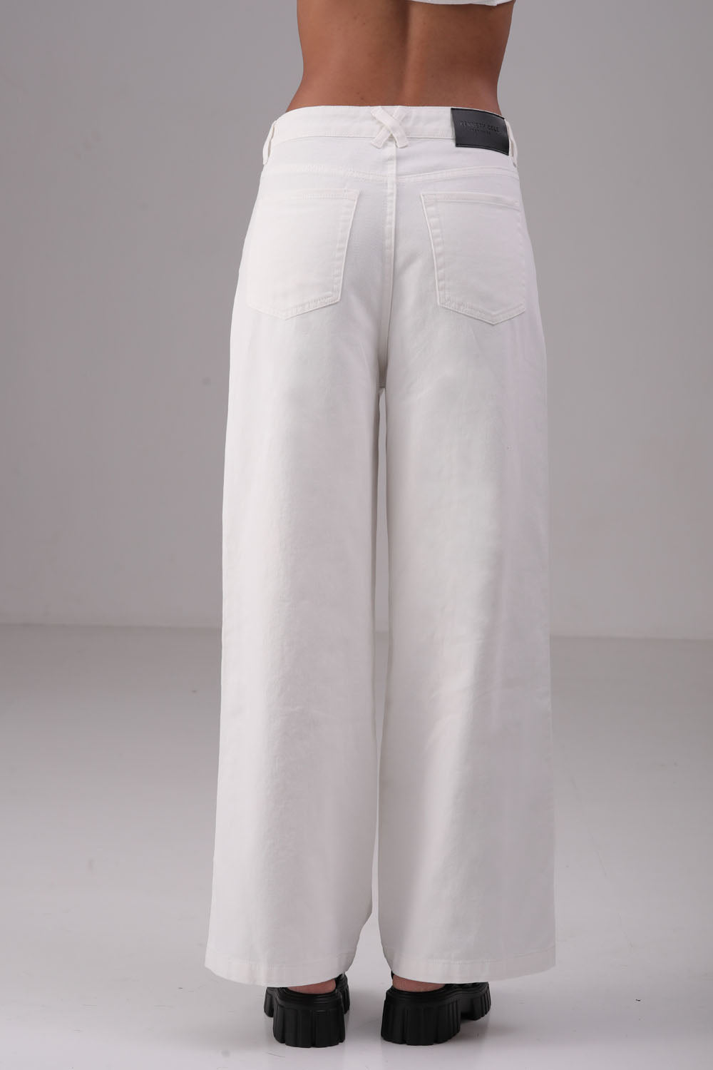 ג'ינס גזרה מתרחבת בצבע לבן