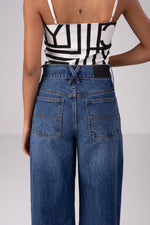 ג'ינס גזרה רחבה בצבע MID WASH