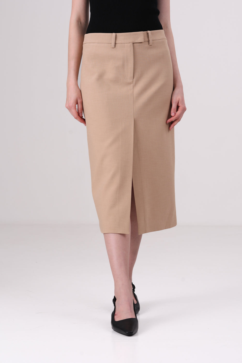 חצאית מידי מחויטת בצבע בז'