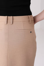 חצאית מידי מחויטת בצבע בז'