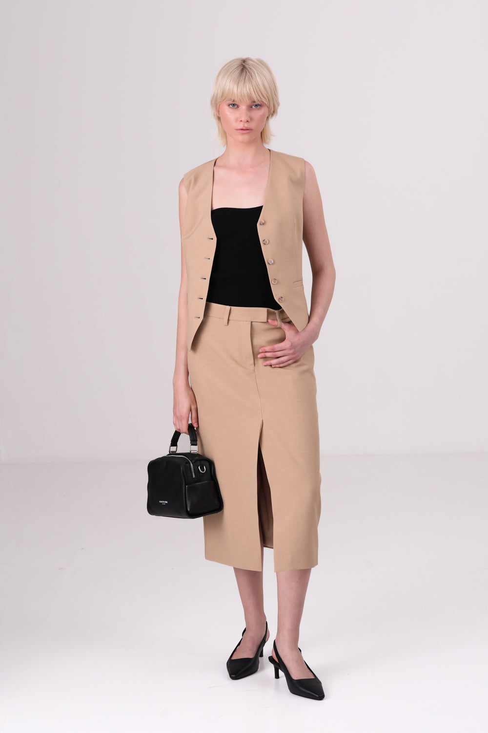 ווסט מחויט בצבע בז'