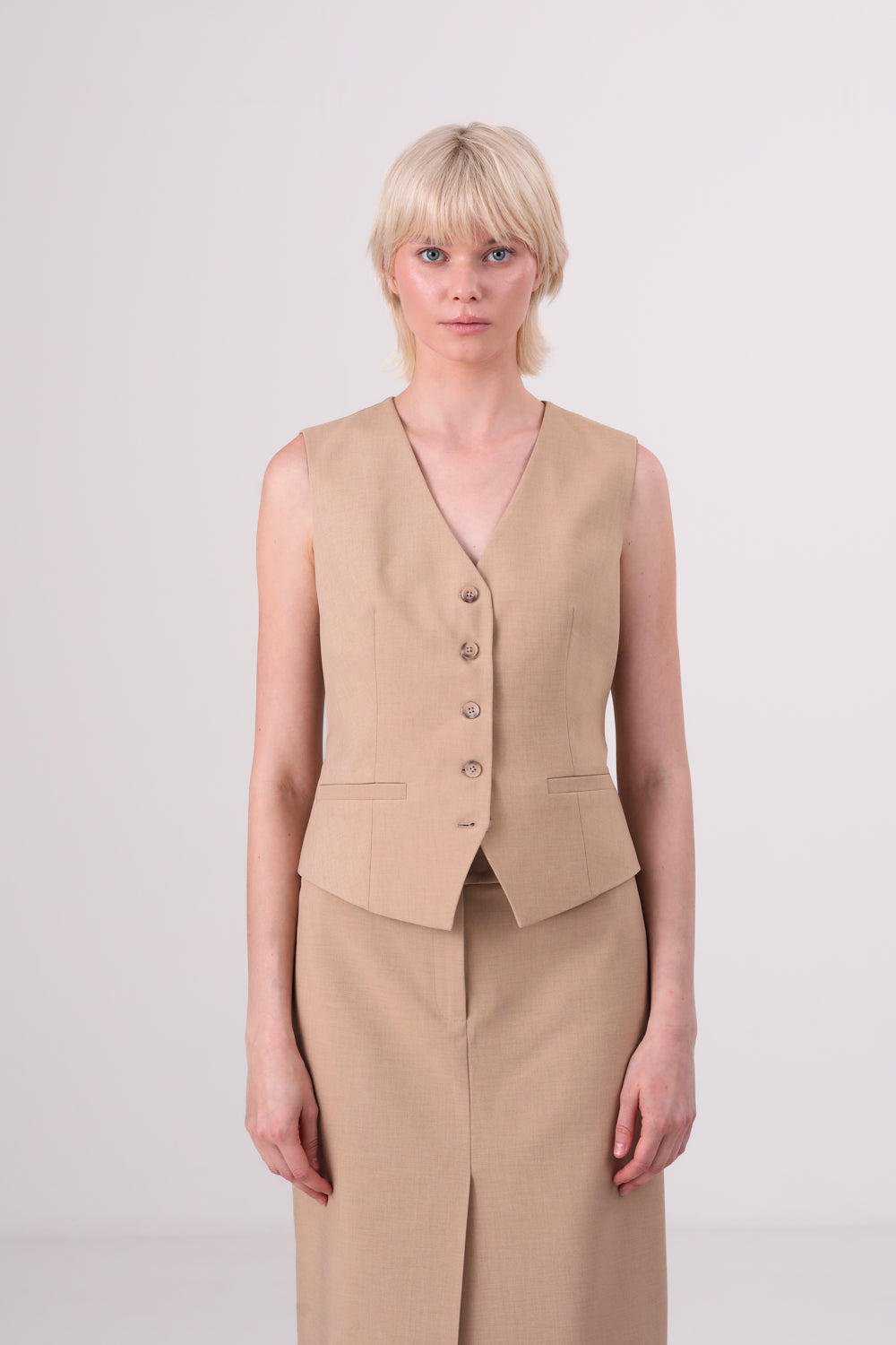 ווסט מחויט בצבע בז'