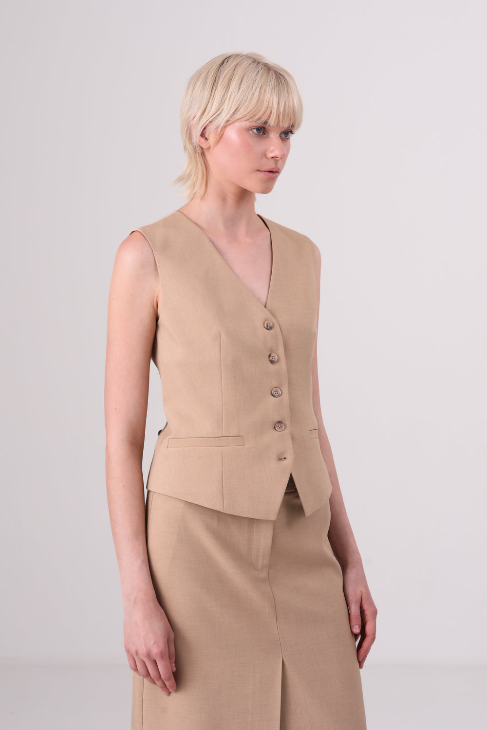 ווסט מחויט בצבע בז'