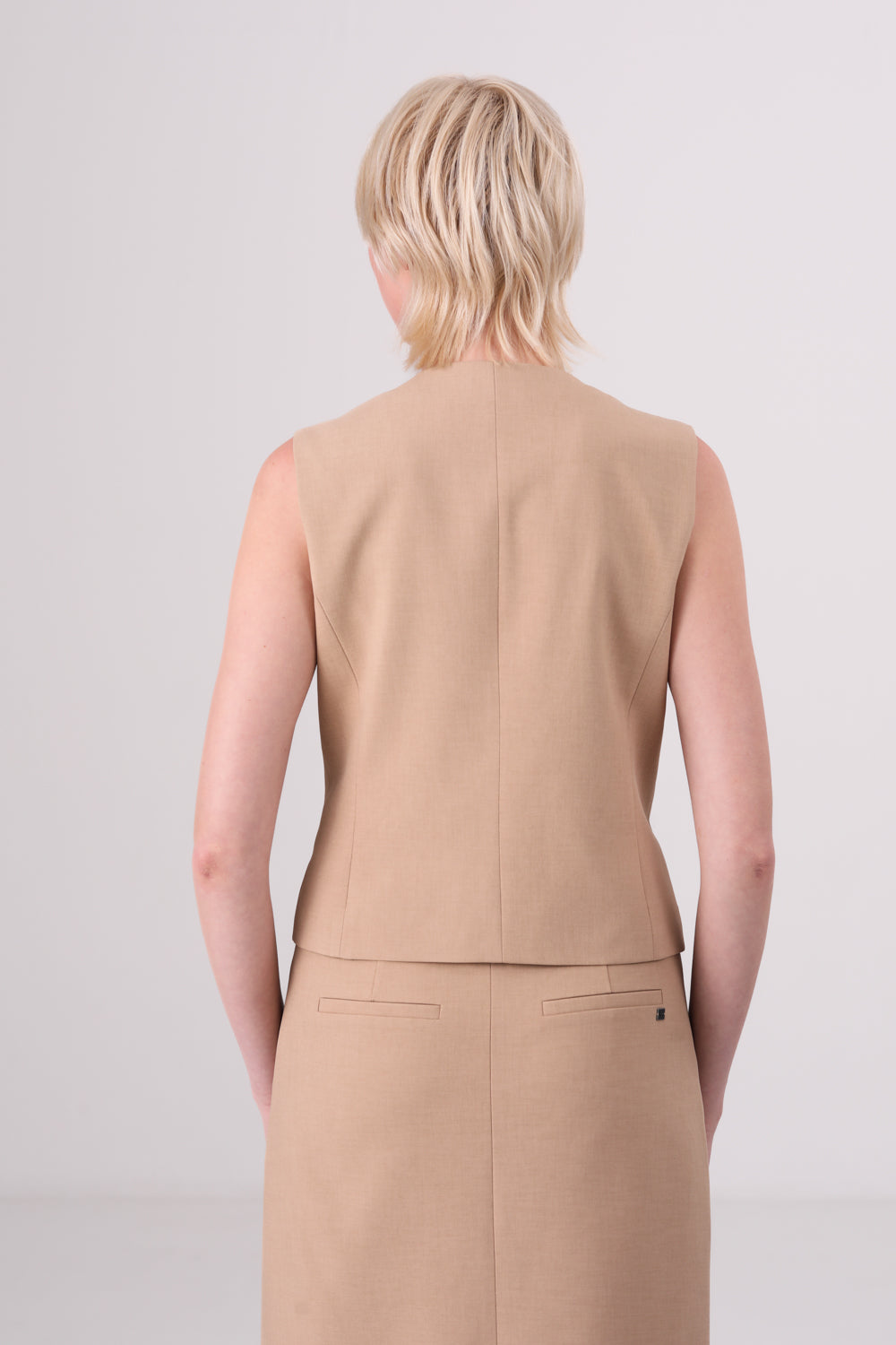 ווסט מחויט בצבע בז'