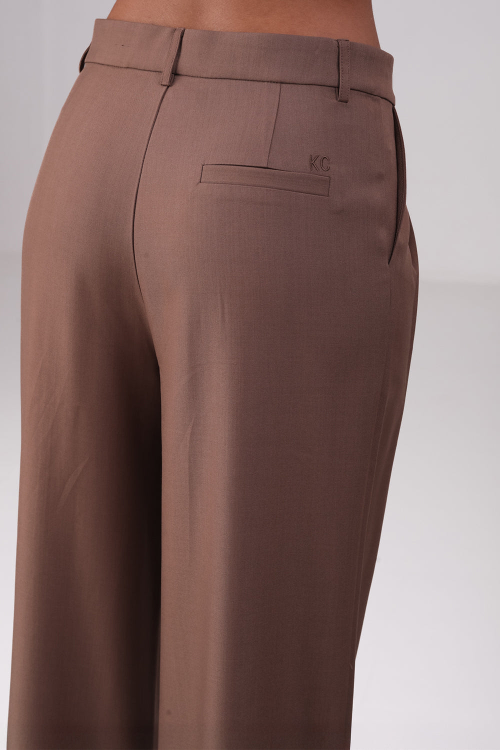 מכנסים רחבים עם קפלים לנשים