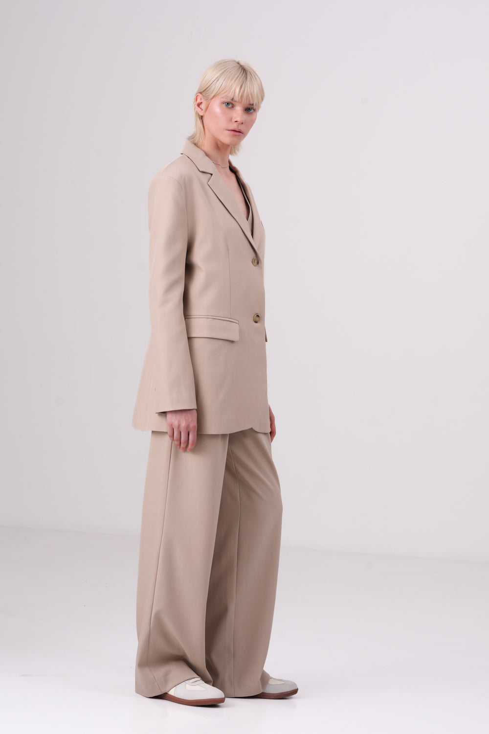 מכנסים רחבים עם קפלים לנשים