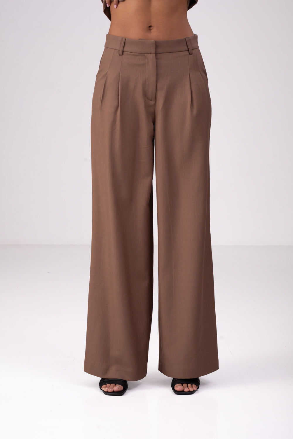 מכנסים רחבים עם קפלים לנשים