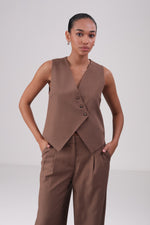 ווסט עם סגירה אלכסונית לנשים