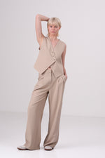 ווסט עם סגירה אלכסונית לנשים