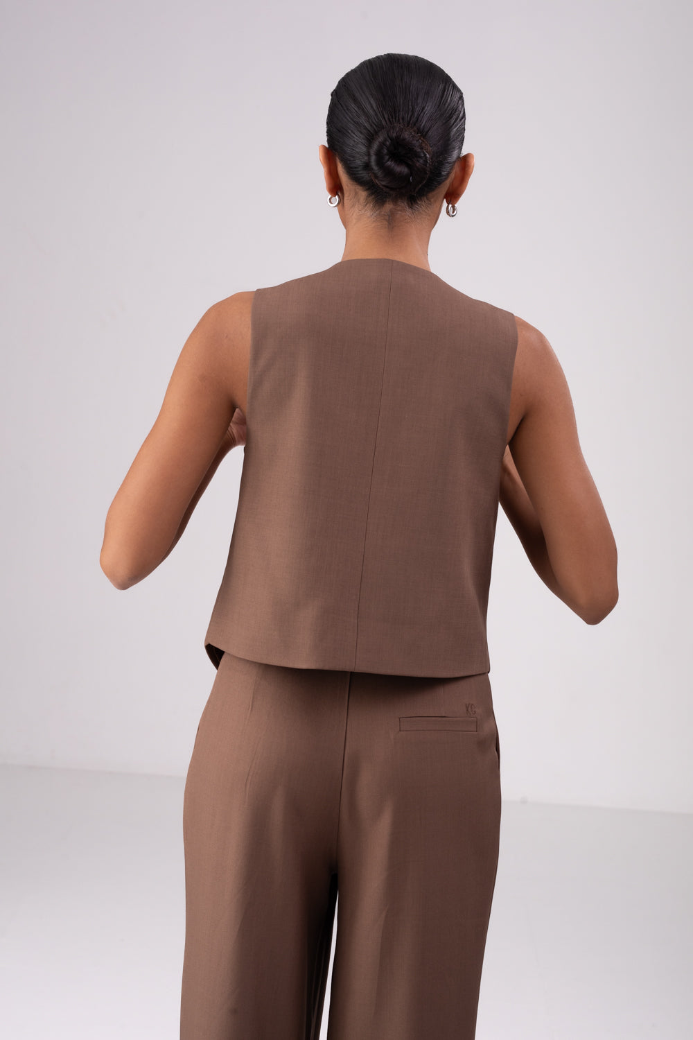 ווסט עם סגירה אלכסונית לנשים