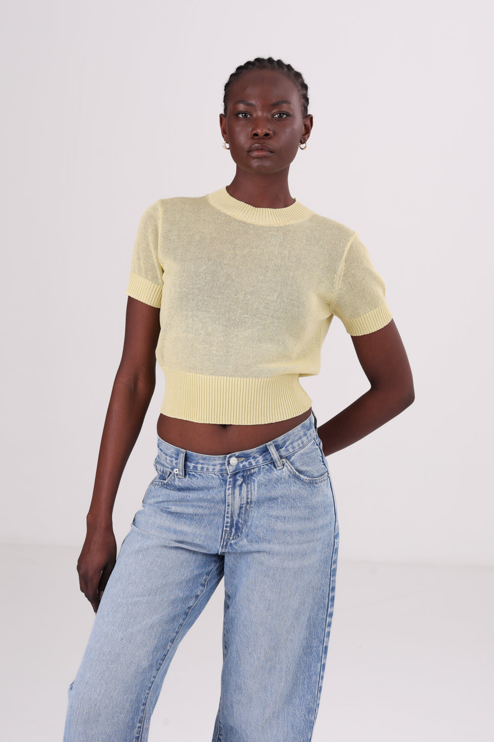 חולצת סריג עם שרוולים קצרים לנשים