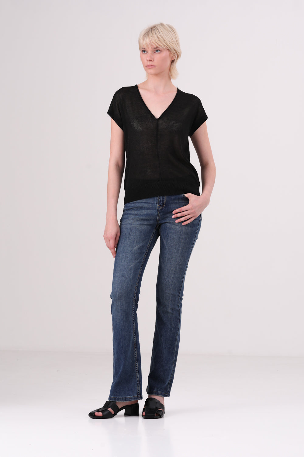 חולצת סריג עם כתף רחבה לנשים