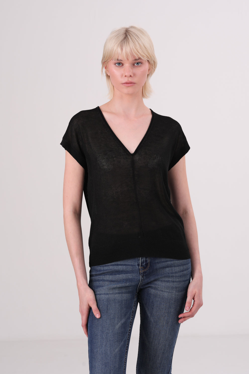 חולצת סריג עם כתף רחבה לנשים