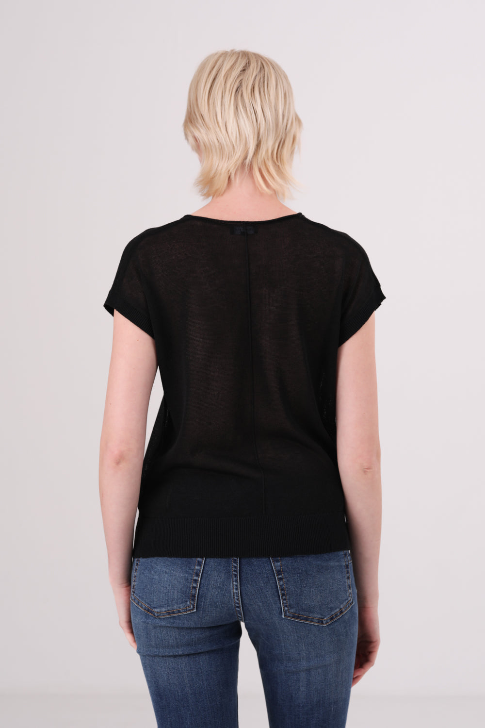 חולצת סריג עם כתף רחבה לנשים