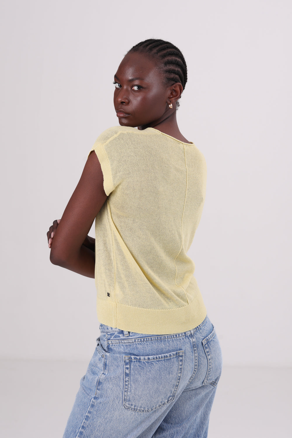 חולצת סריג עם כתף רחבה לנשים