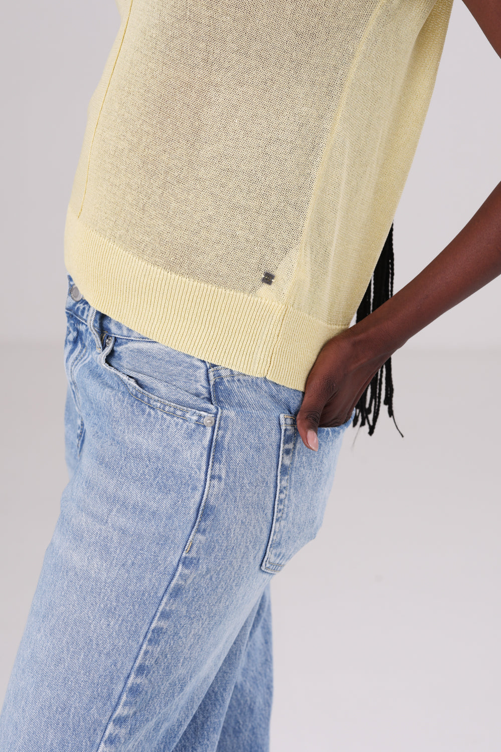 חולצת סריג עם כתף רחבה לנשים