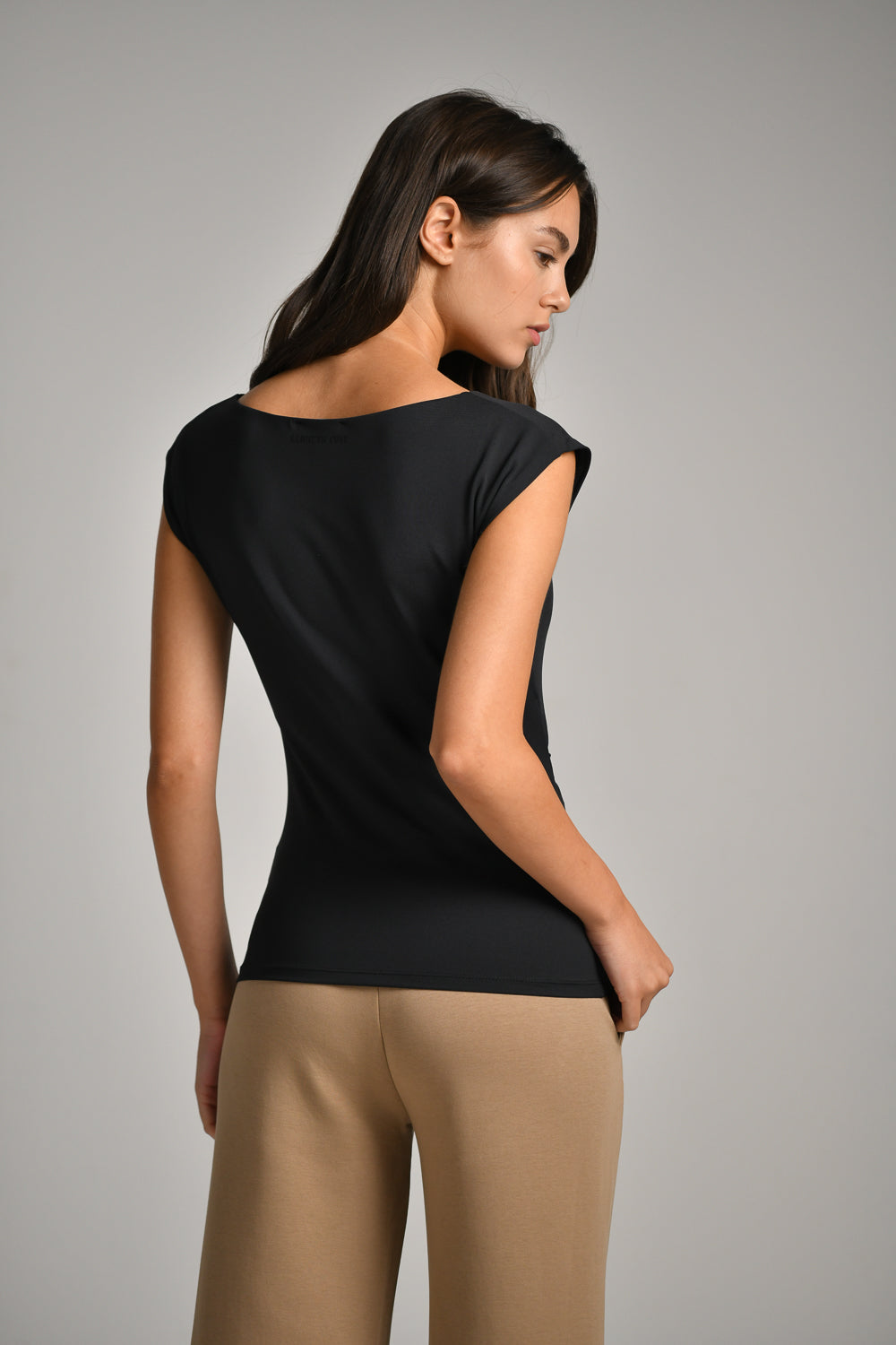 טופ אלסטי ללא מפתח לנשים